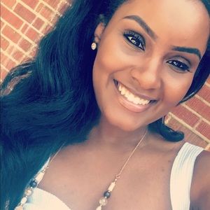 Meet your Posher, Derricka